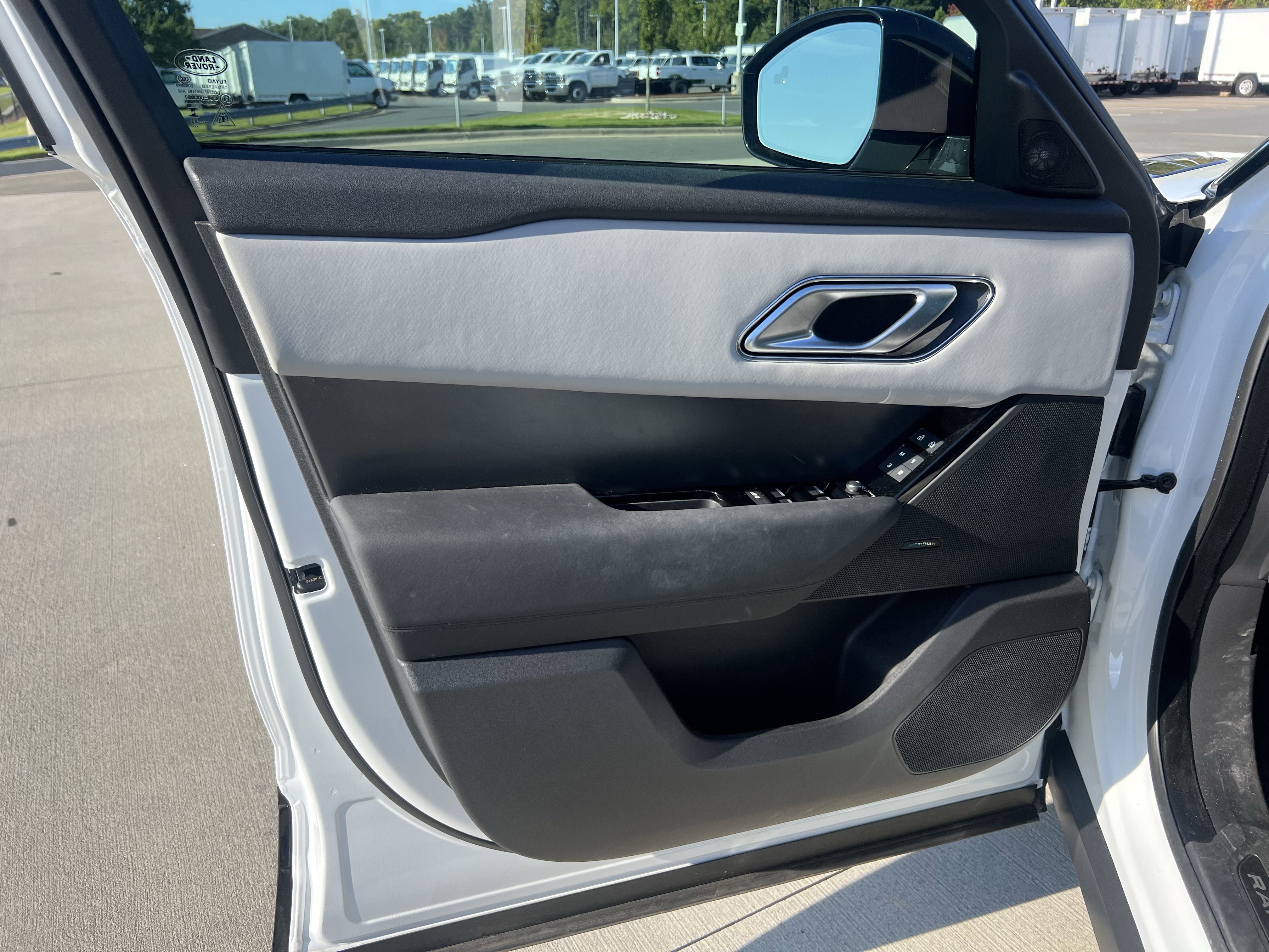 Used 2024 Land Rover Range Rover Velar Dynamic SE image 14