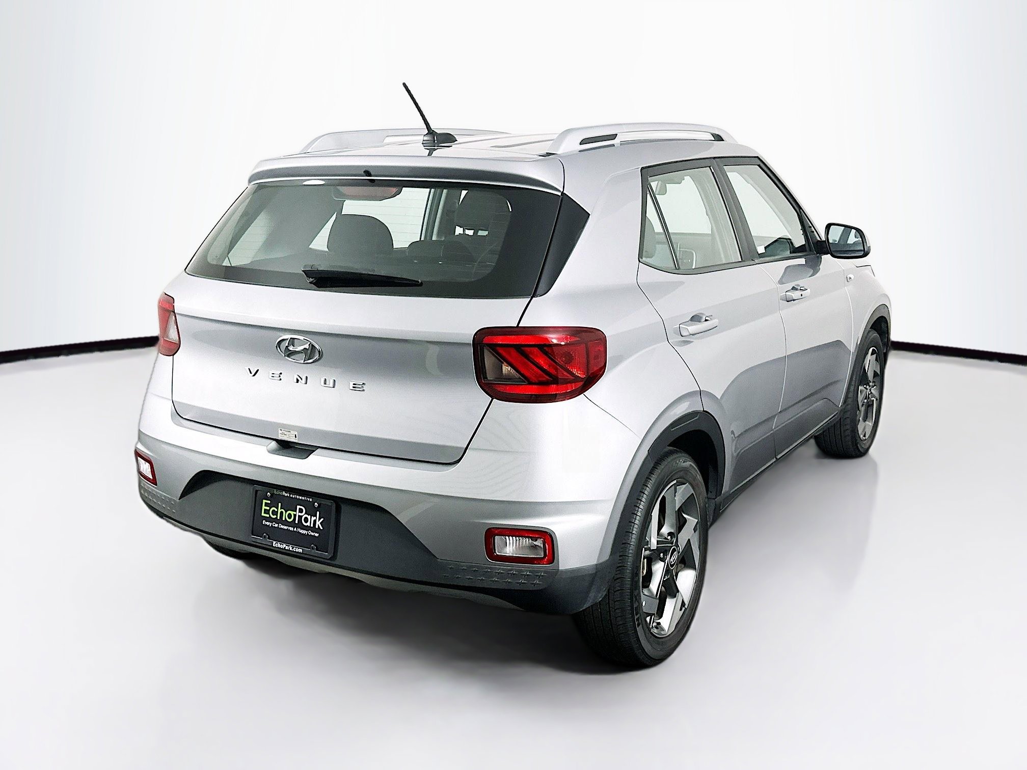 Used 2025 Hyundai Venue SEL FWD image 9