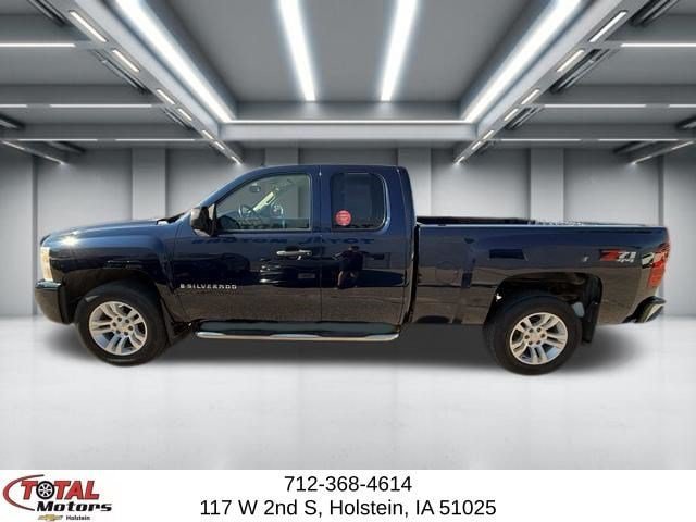 Used 2007 Chevrolet Silverado 1500 LT w/ 1LT Convenience Package AWD/4WD image 5