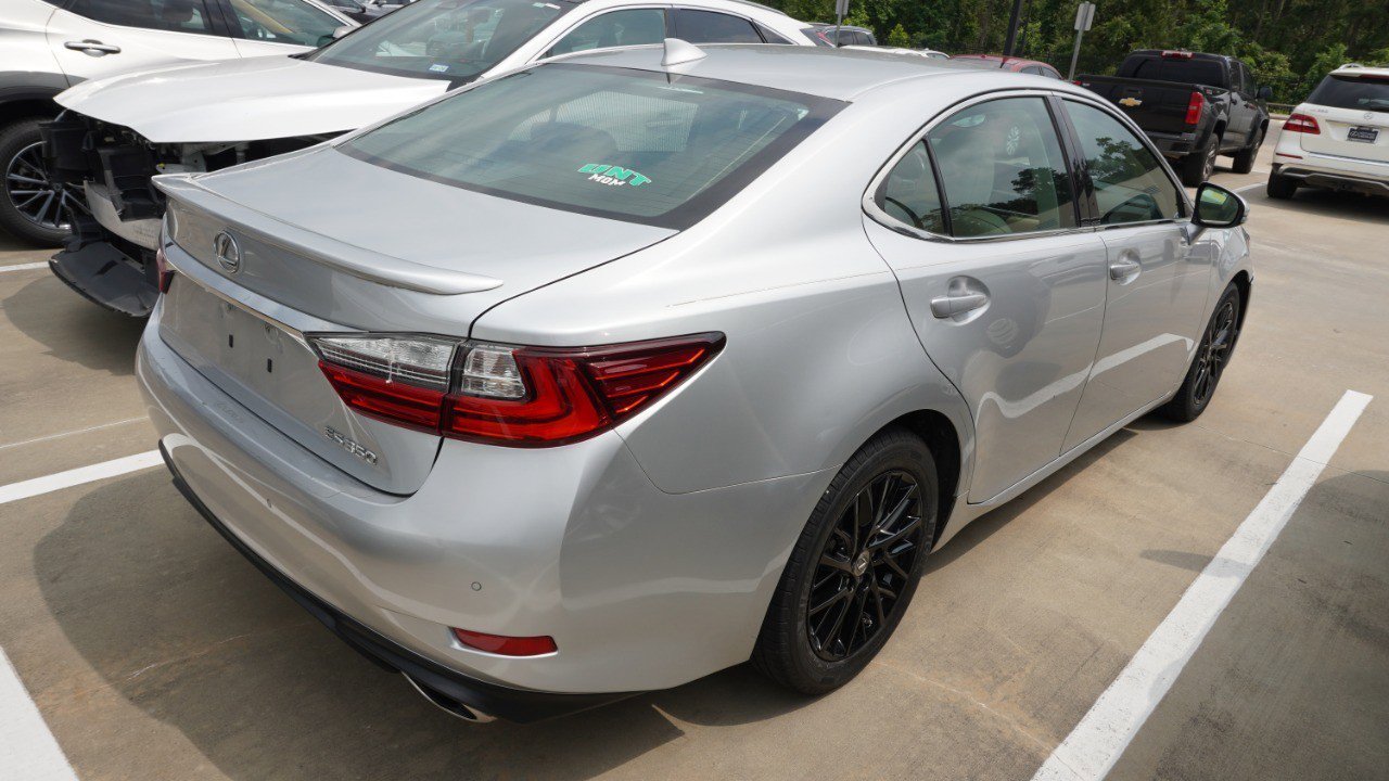 Used 2017 Lexus ES 350 w/ Luxury Package FWD image 4