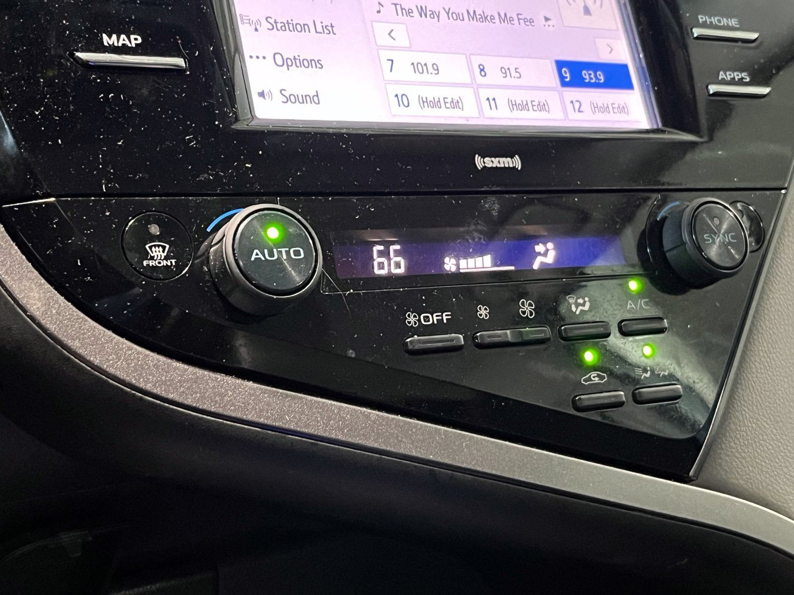 Used 2020 Toyota Camry LE FWD image 22