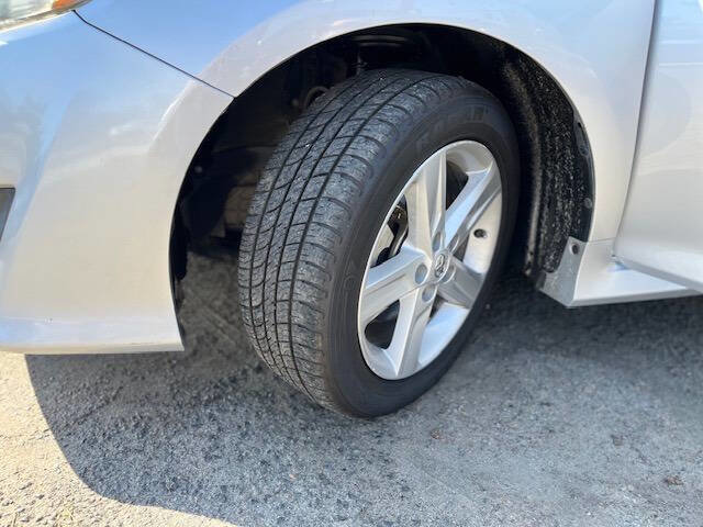 Used 2014 Toyota Camry SE image 19