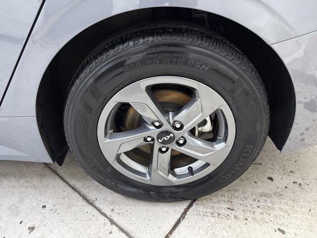 Used 2023 Kia K5 LXS image 28