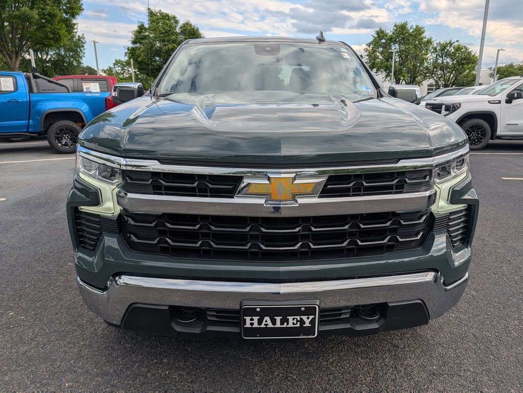Used 2025 Chevrolet Silverado 1500 LT AWD/4WD image 3