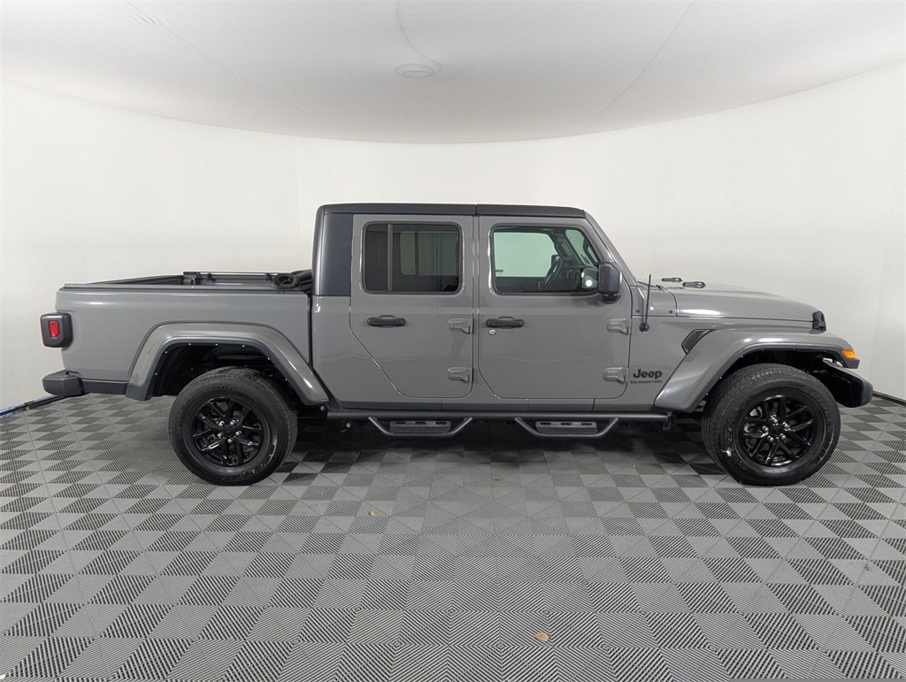 Used 2022 Jeep Gladiator Sport image 4