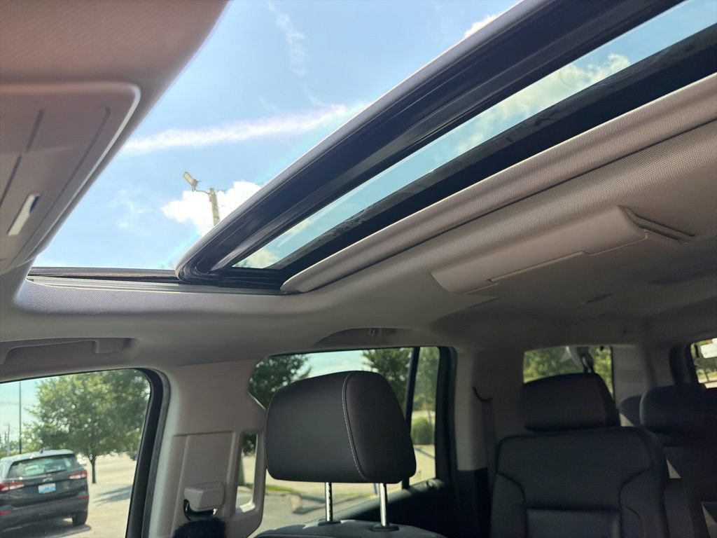 Used 2018 Chevrolet Suburban Premier AWD/4WD image 13