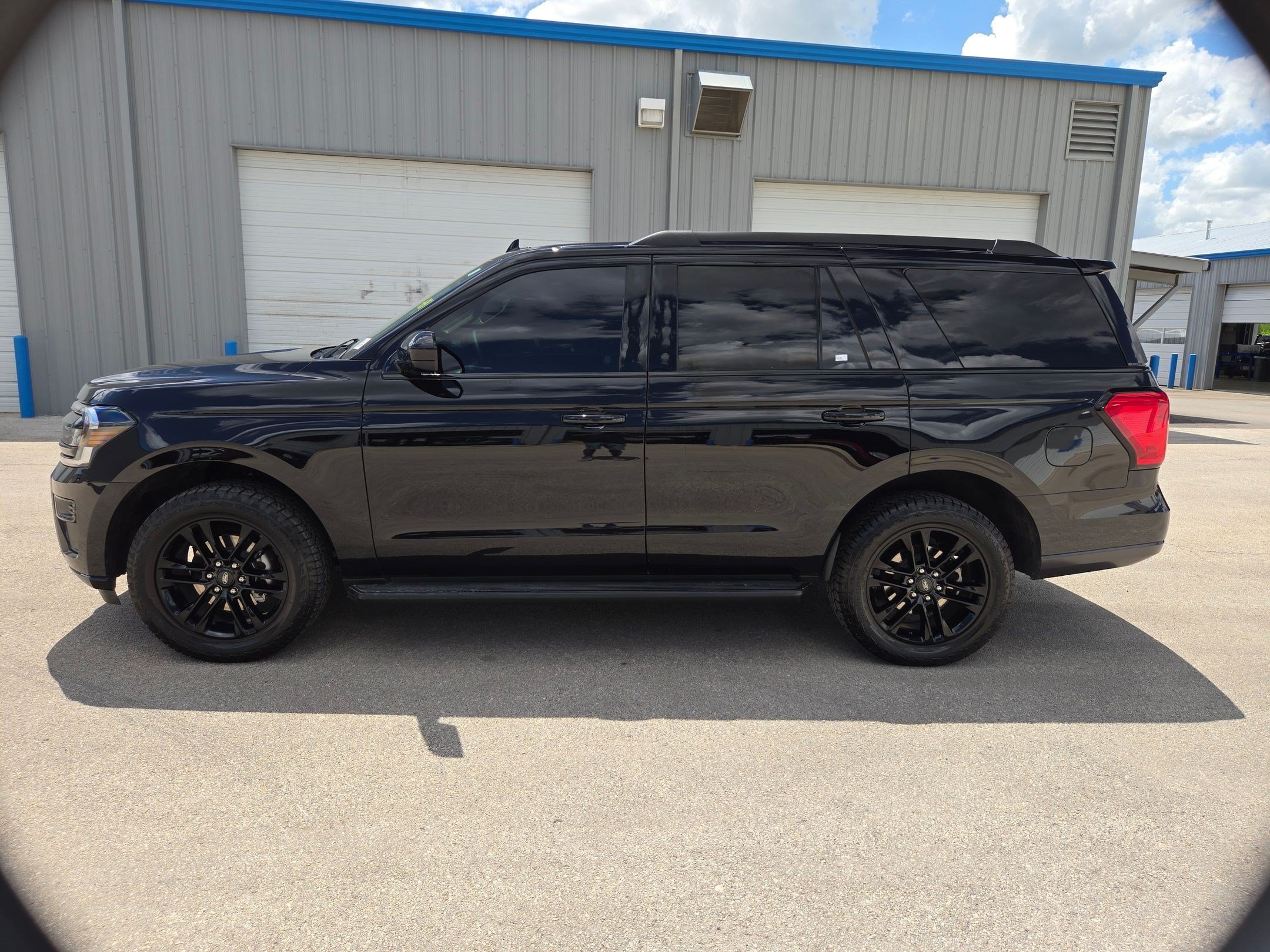 Used 2024 Ford Expedition XLT RWD image 7