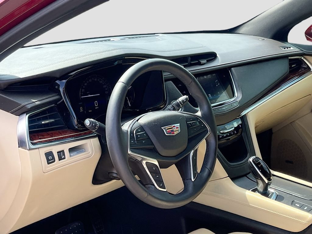 Used 2017 Cadillac XT5 Premium Luxury w/ Driver Assist Package FWD image 9