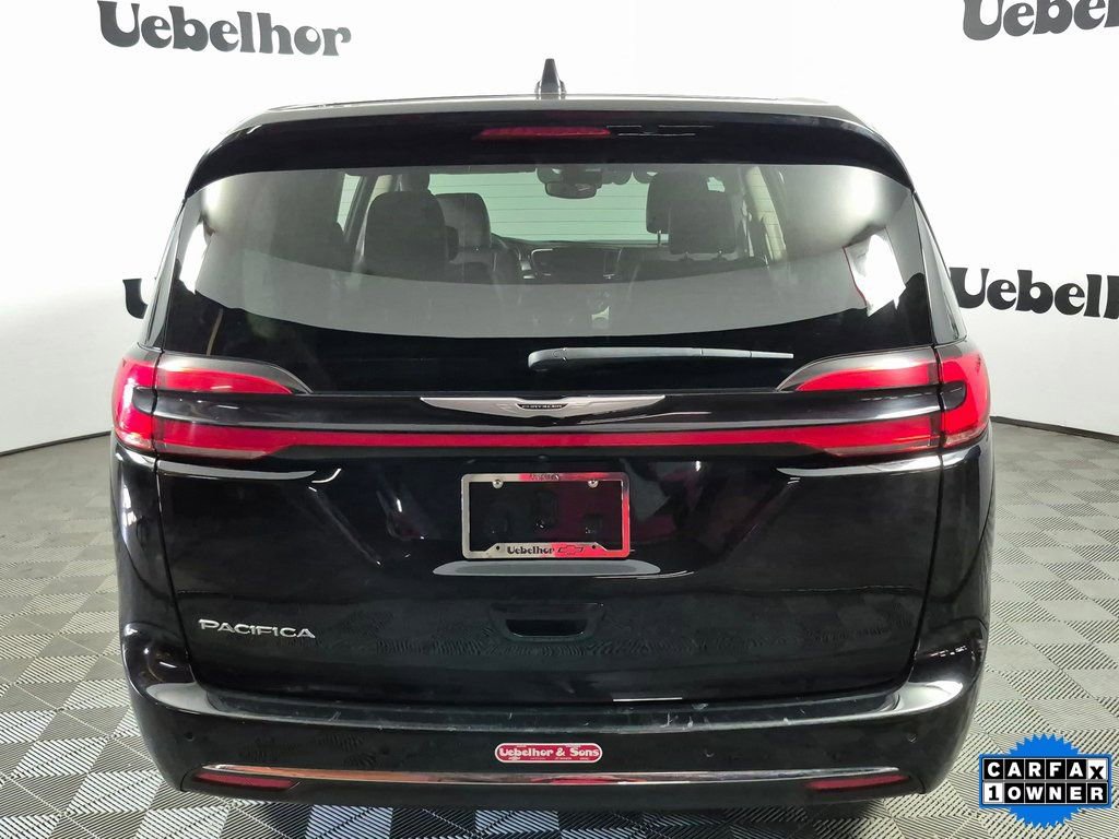 Used 2024 Chrysler Pacifica Touring-L image 6