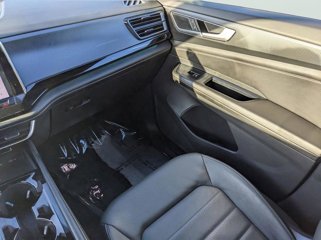 Certified 2025 Volkswagen Atlas Cross Sport SEL R-Line AWD/4WD image 14