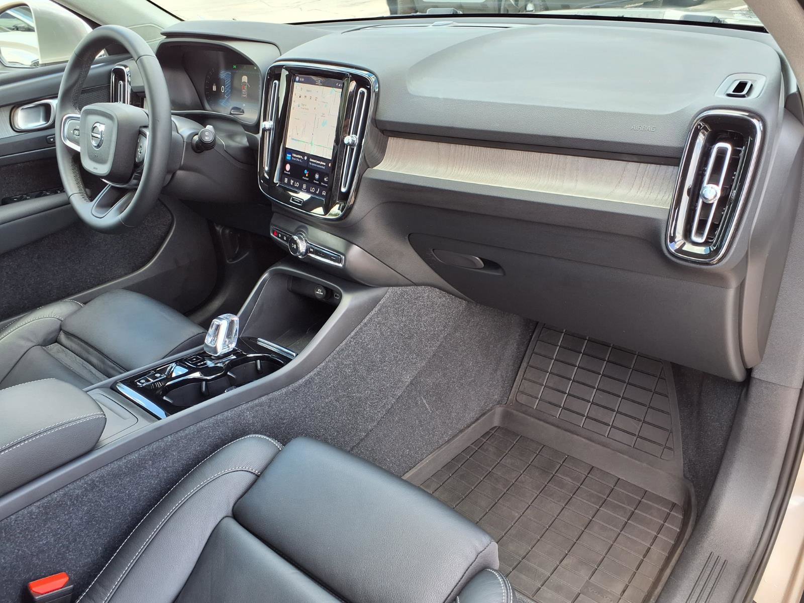 Certified 2023 Volvo XC40 B5 Plus w/ Driver Assist Package AWD/4WD image 10