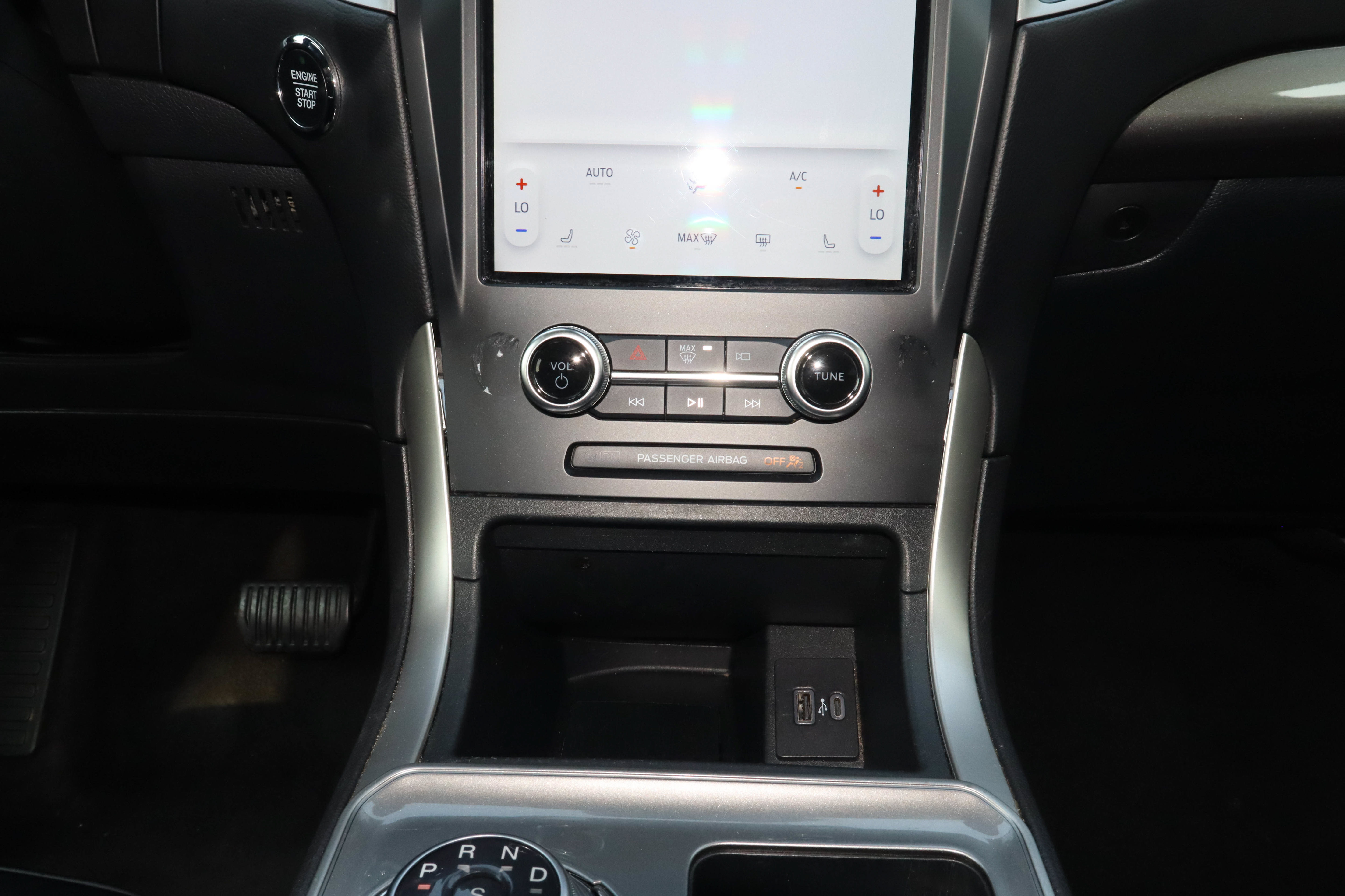 Used 2024 Ford Edge SEL AWD/4WD image 13