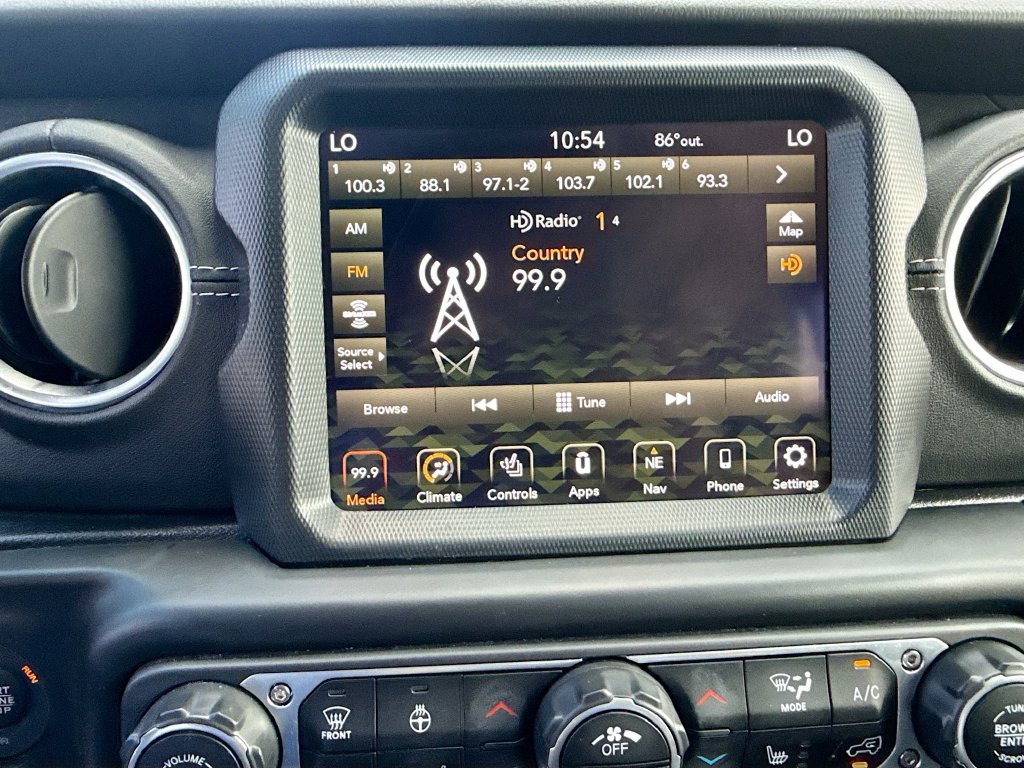 Used 2022 Jeep Wrangler Unlimited Sahara w/ Cold Weather Group AWD/4WD image 16