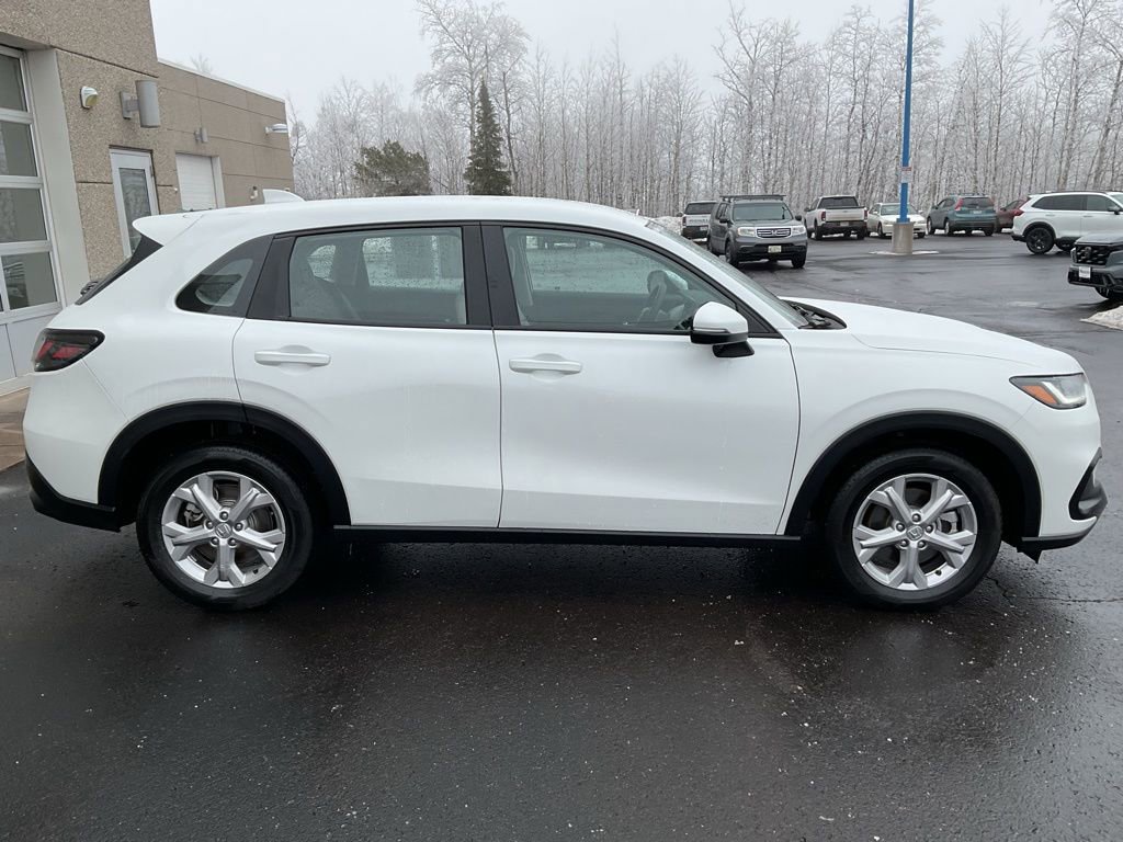 Used 2025 Honda HR-V LX image 4
