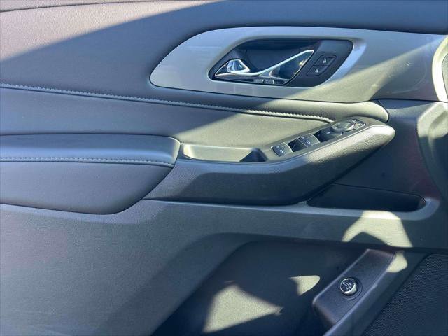 Used 2022 Chevrolet Traverse LT image 15