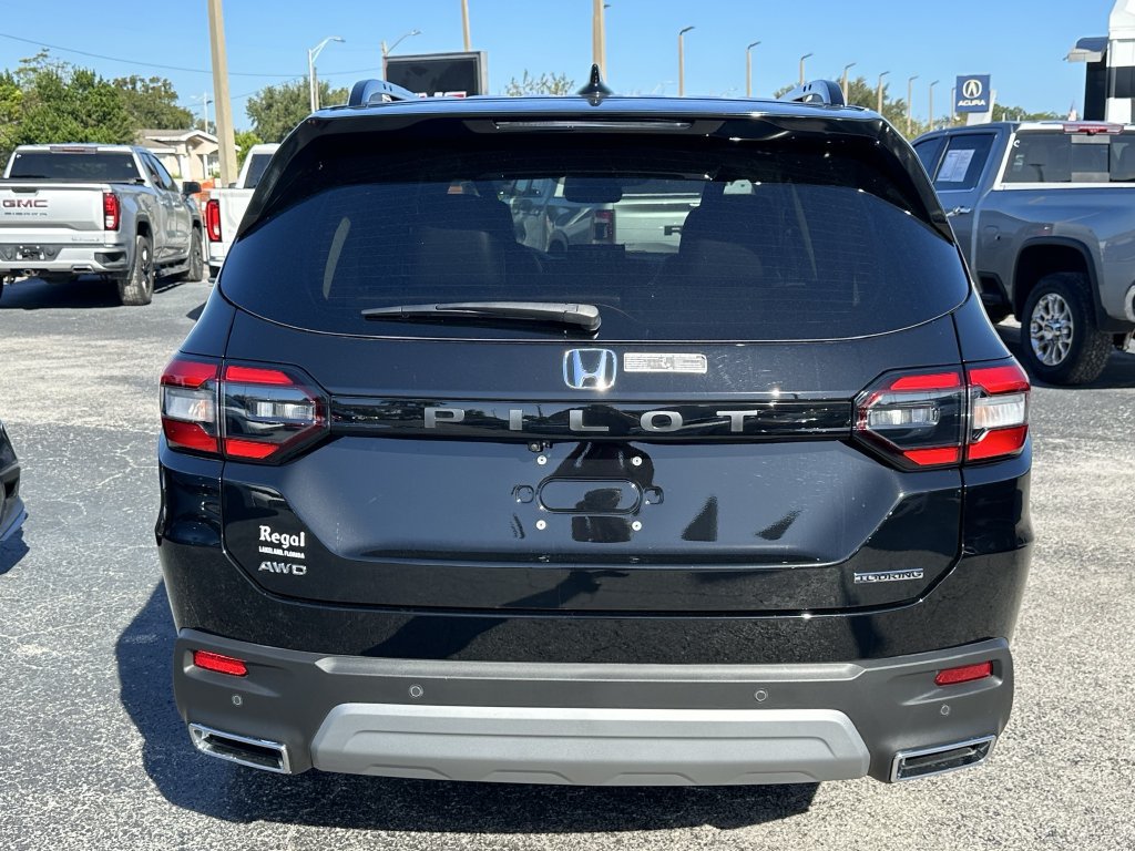 Used 2025 Honda Pilot Touring image 6