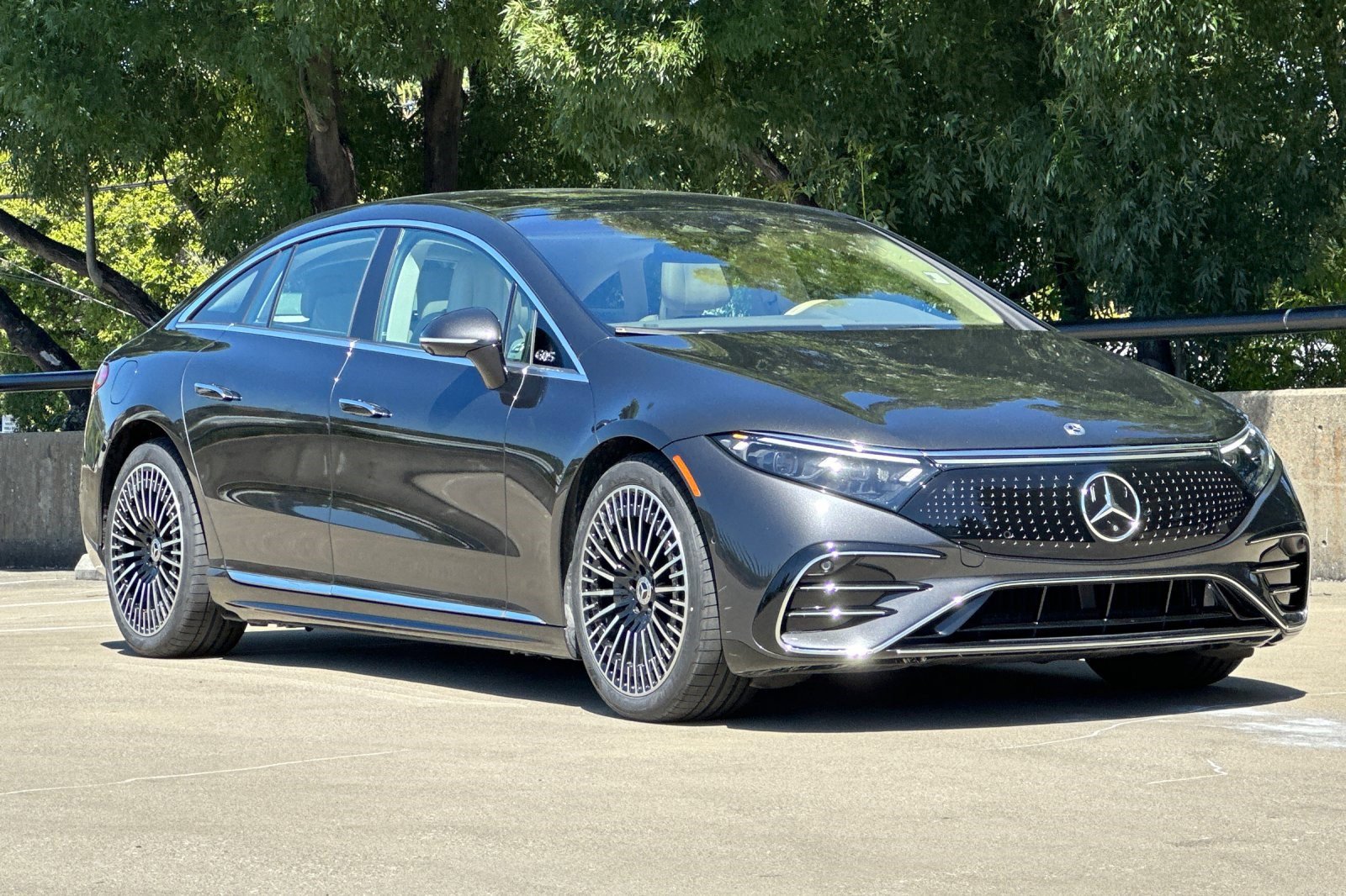 Used 2023 Mercedes-Benz EQS 580 4MATIC Sedan image 5