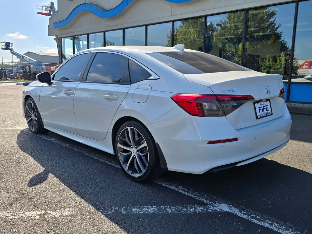 Used 2022 Honda Civic Touring image 3