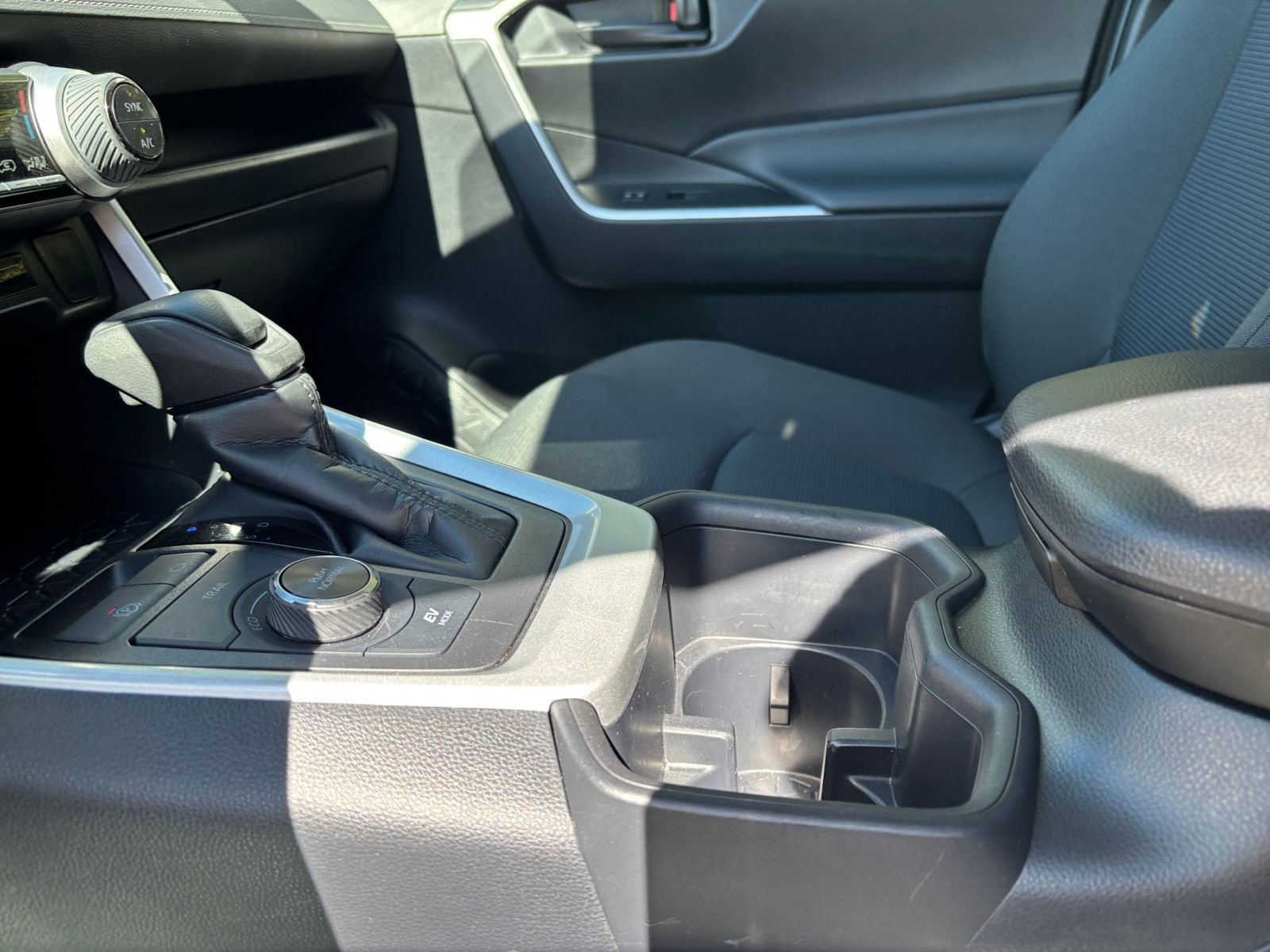 Used 2025 Toyota RAV4 LE image 41