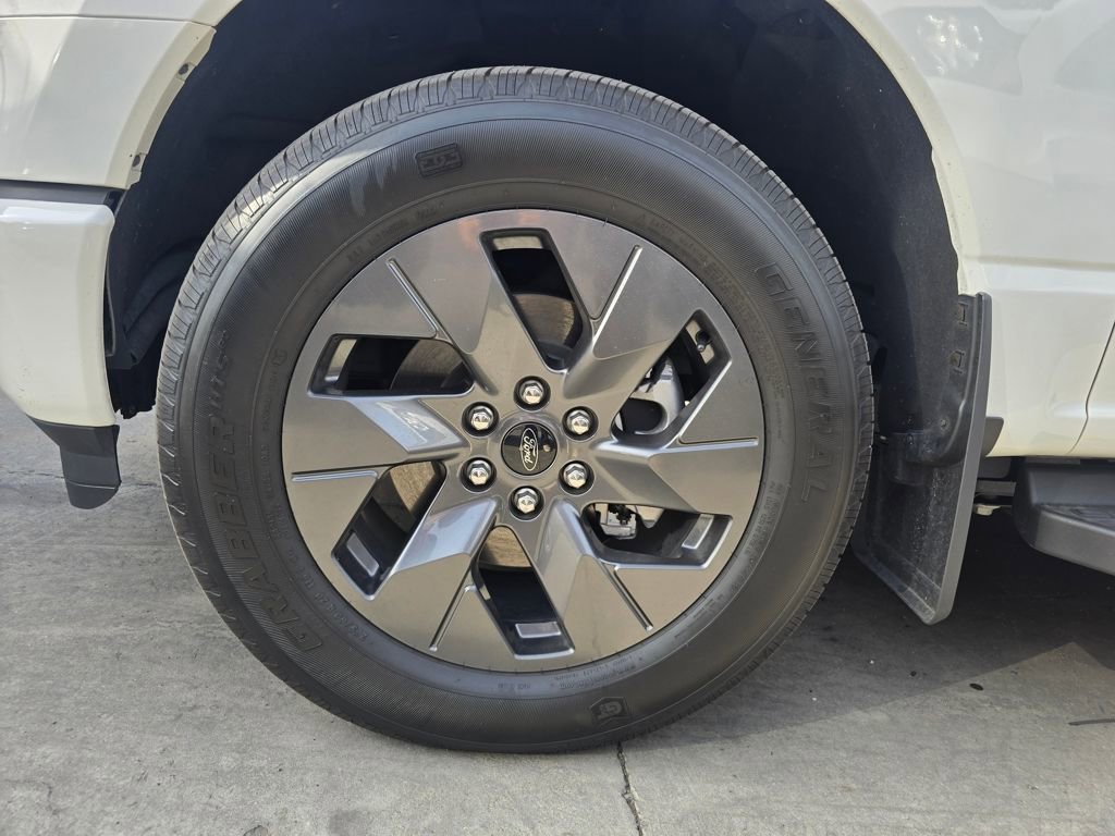 Used 2022 Ford F150 Lightning Lariat image 24