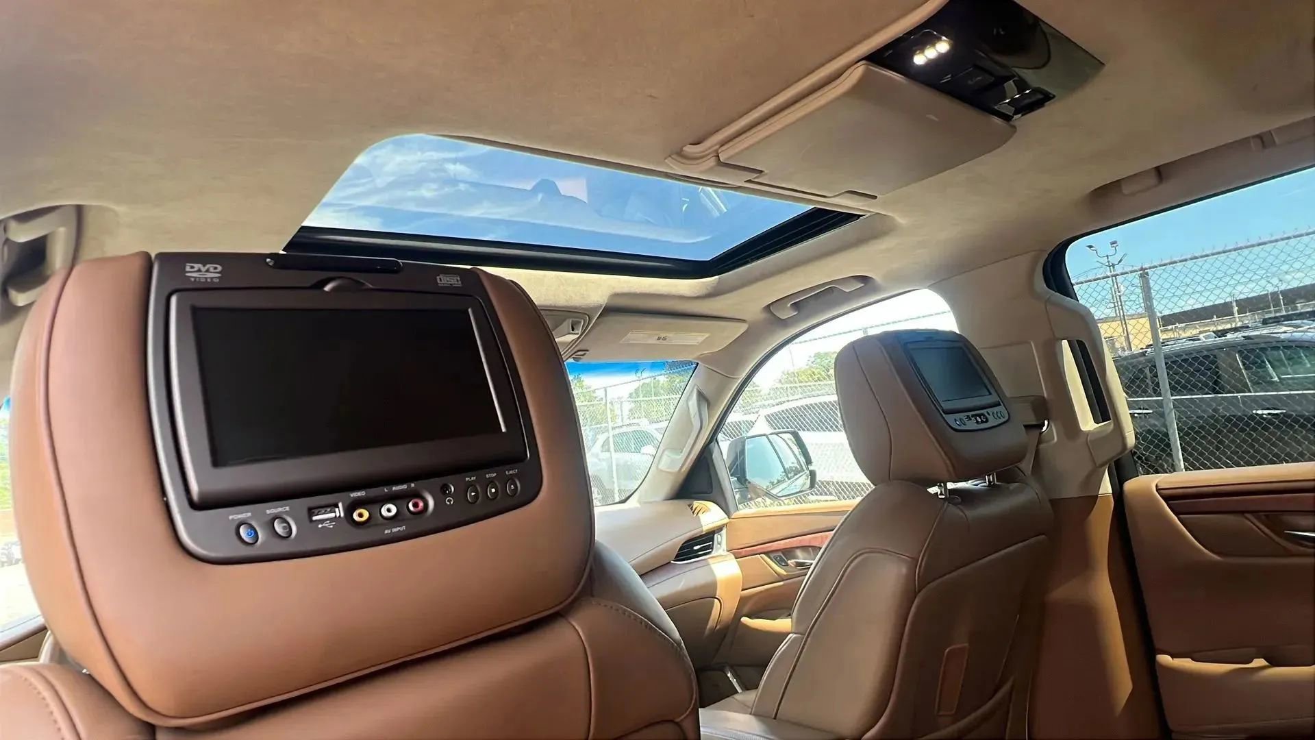 Used 2016 Cadillac Escalade Platinum image 30