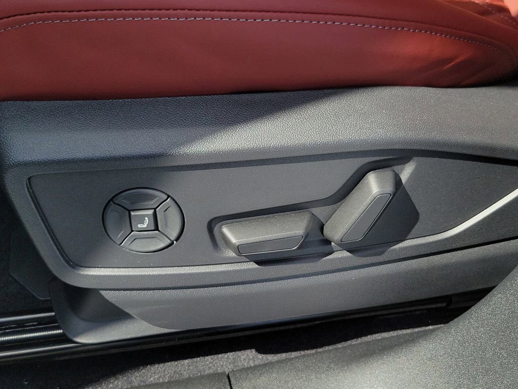 New 2025 Audi SQ5 Prestige image 16