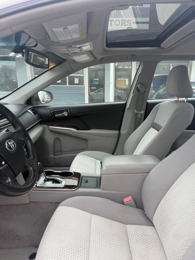 Used 2014 Toyota Camry XLE image 9