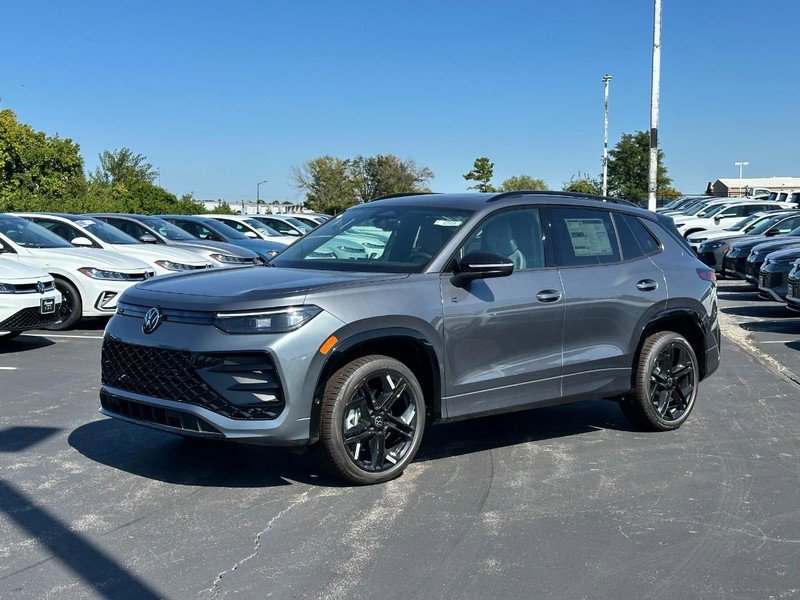 New 2025 Volkswagen Taos SEL image 1