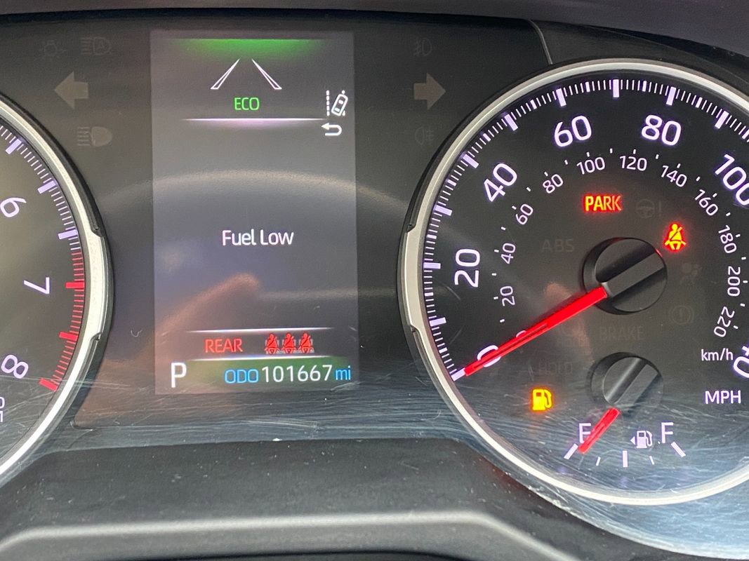 Used 2021 Toyota RAV4 XLE Premium image 16