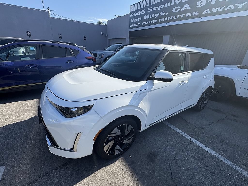 Used 2025 Kia Soul GT-Line FWD image 2