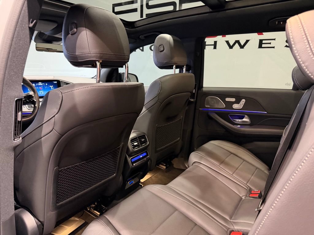 Used 2025 Mercedes-Benz GLS 450 4MATIC w/ AMG Line Exterior image 39