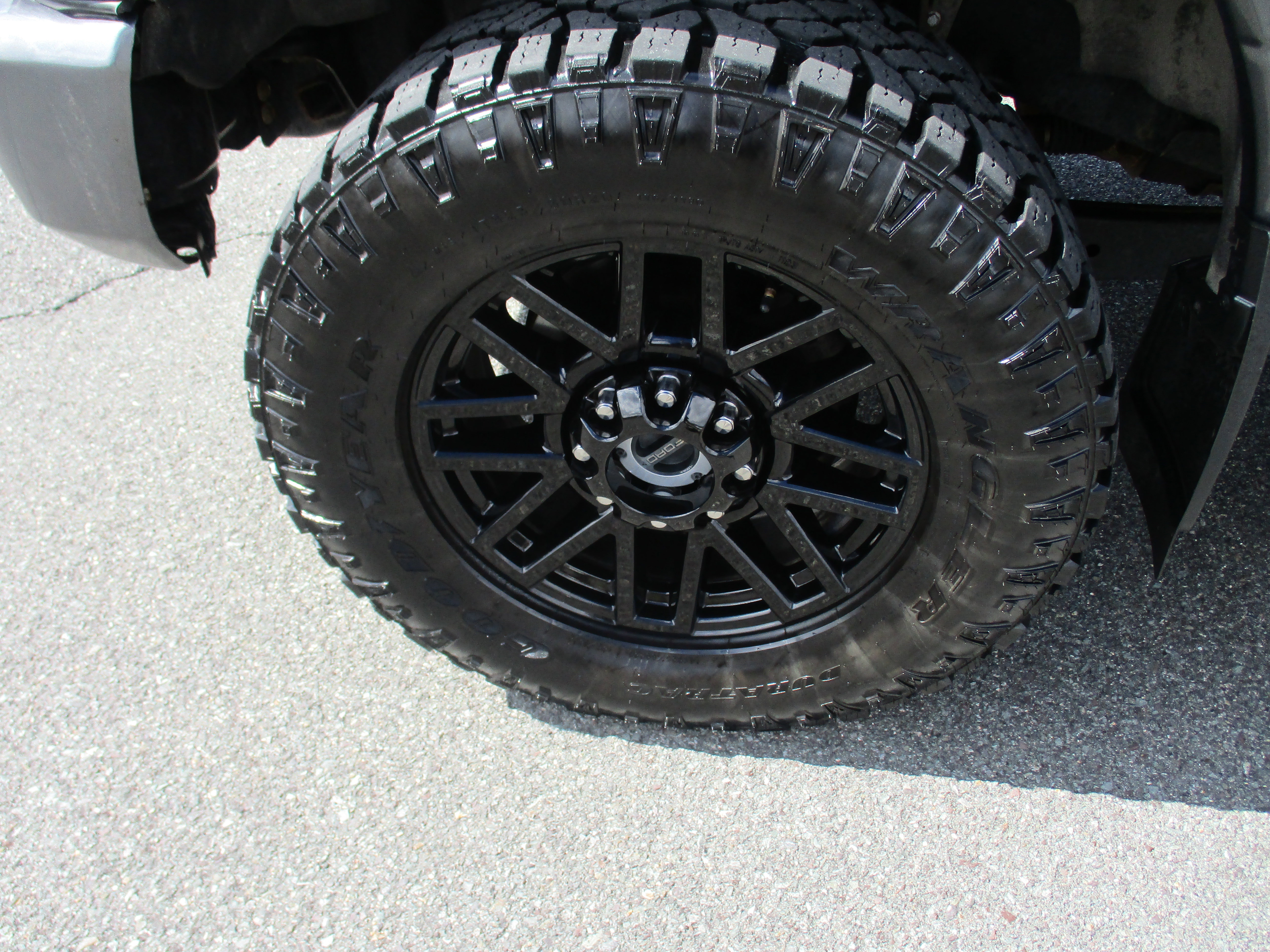 Used 2022 Ford F350 Lariat w/ Black Appearance Package image 9