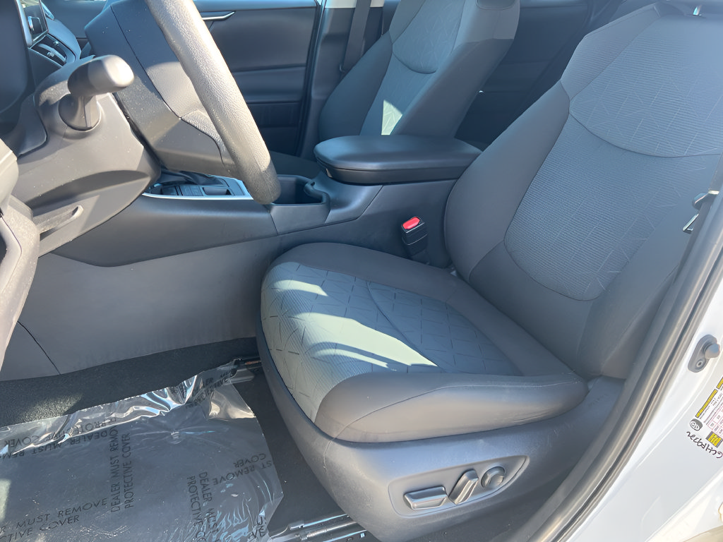 Used 2025 Toyota RAV4 XLE AWD/4WD image 14
