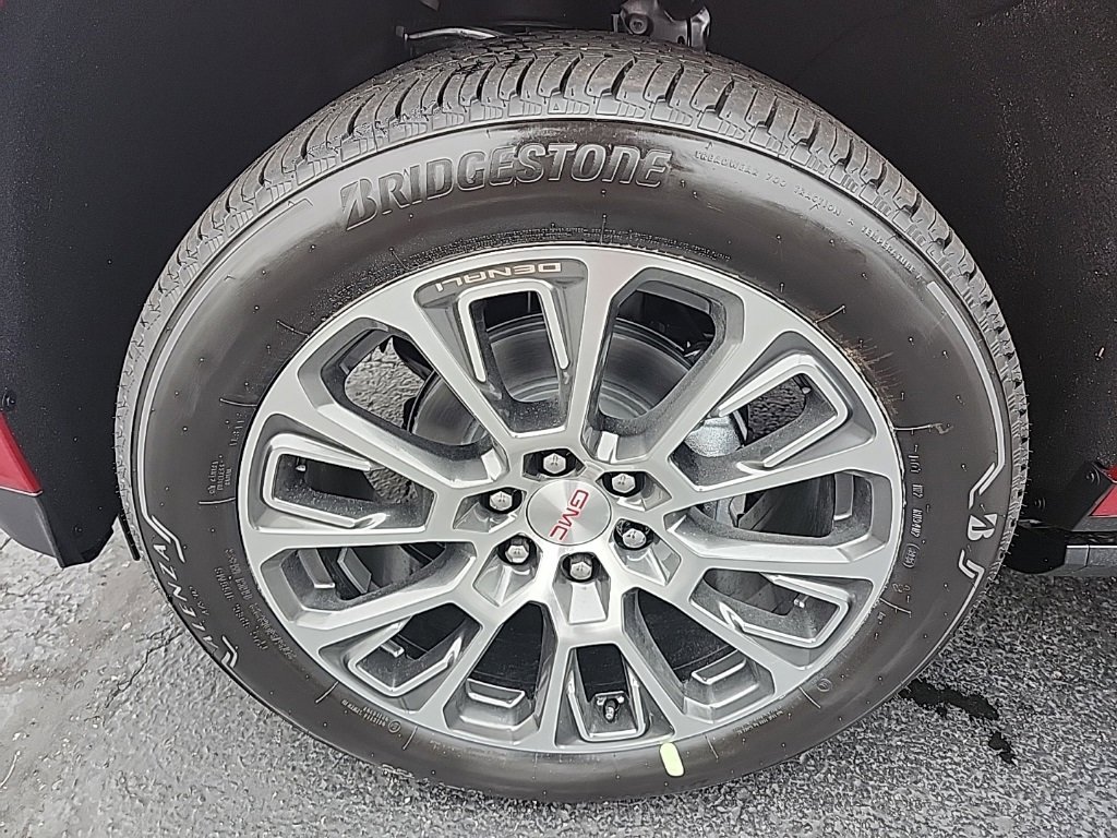 New 2026 GMC Yukon Denali w/ Sun & Power Step Package image 9