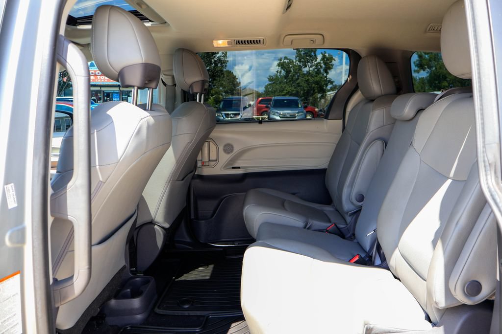 Used 2021 Toyota Sienna XLE FWD image 9