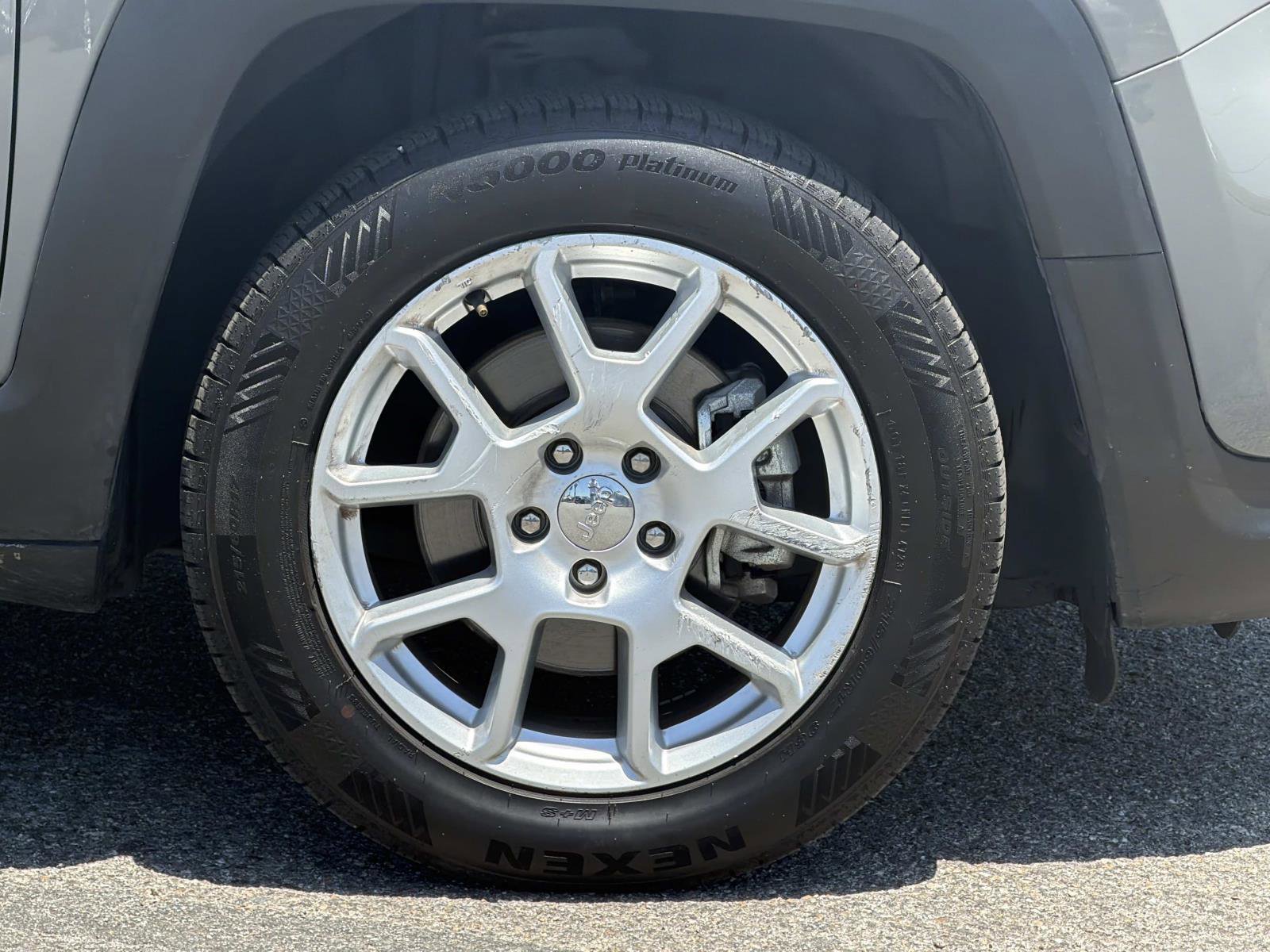 Used 2021 Jeep Renegade Latitude FWD image 25