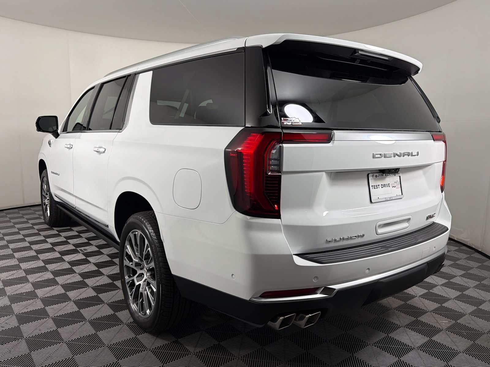 New 2026 GMC Yukon XL Denali w/ Denali Reserve Package AWD/4WD image 4
