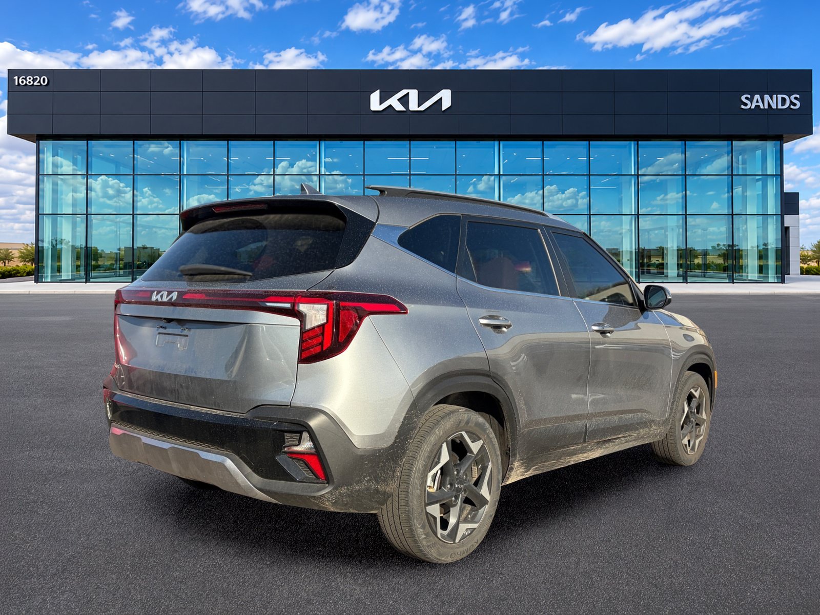 Certified 2024 Kia Seltos EX FWD image 3