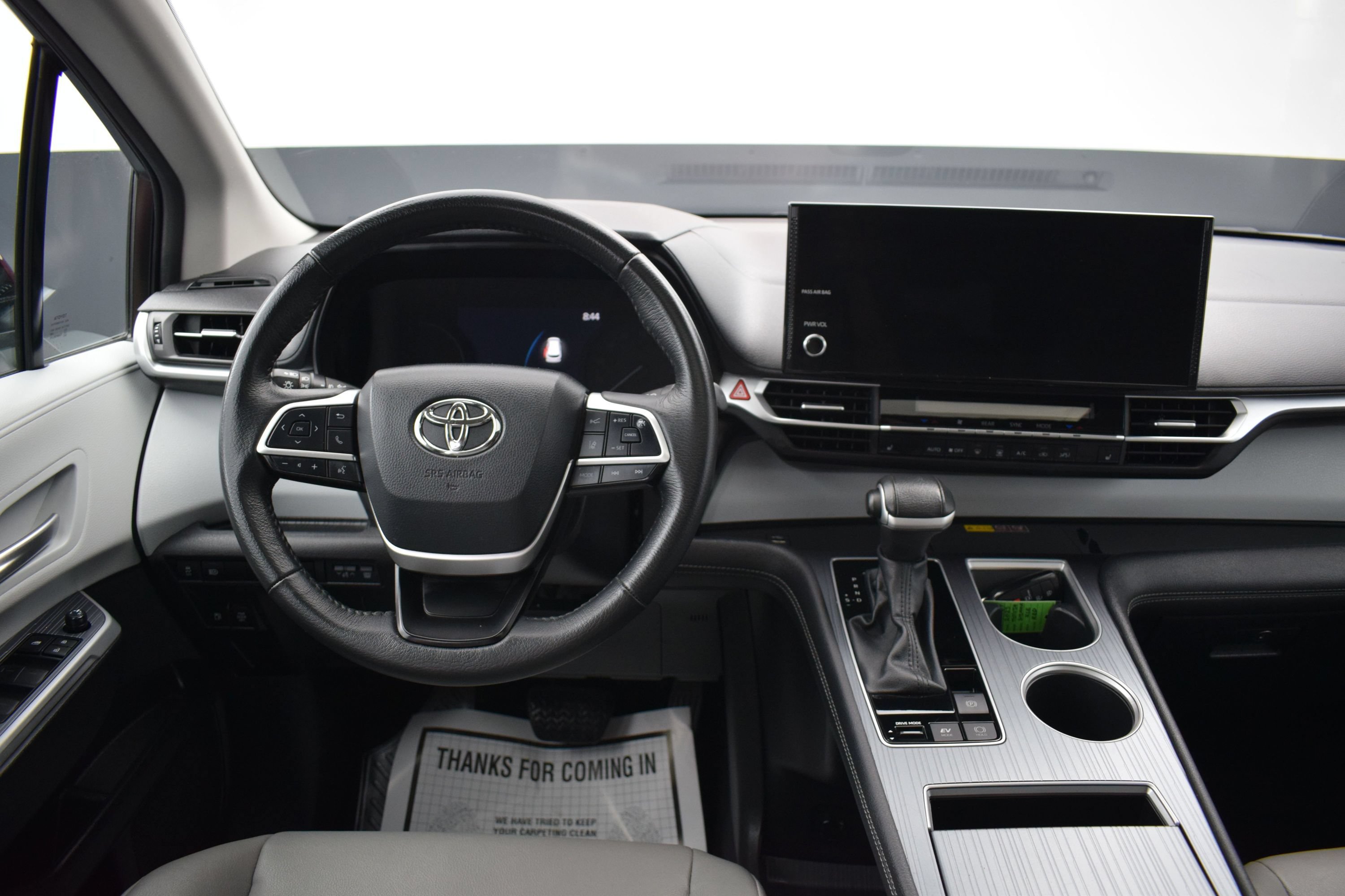Used 2025 Toyota Sienna XLE FWD image 17