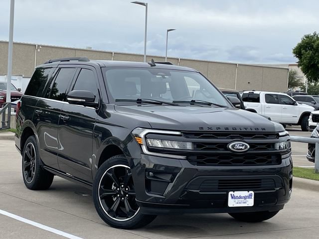 Used 2022 Ford Expedition Limited RWD image 2