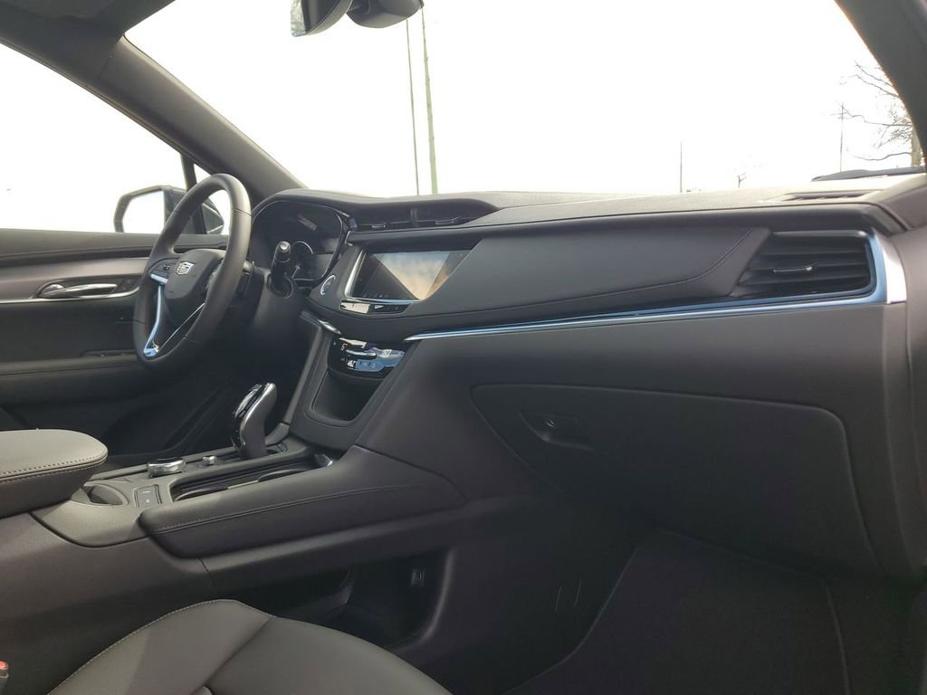 New 2025 Cadillac XT6 Luxury image 29
