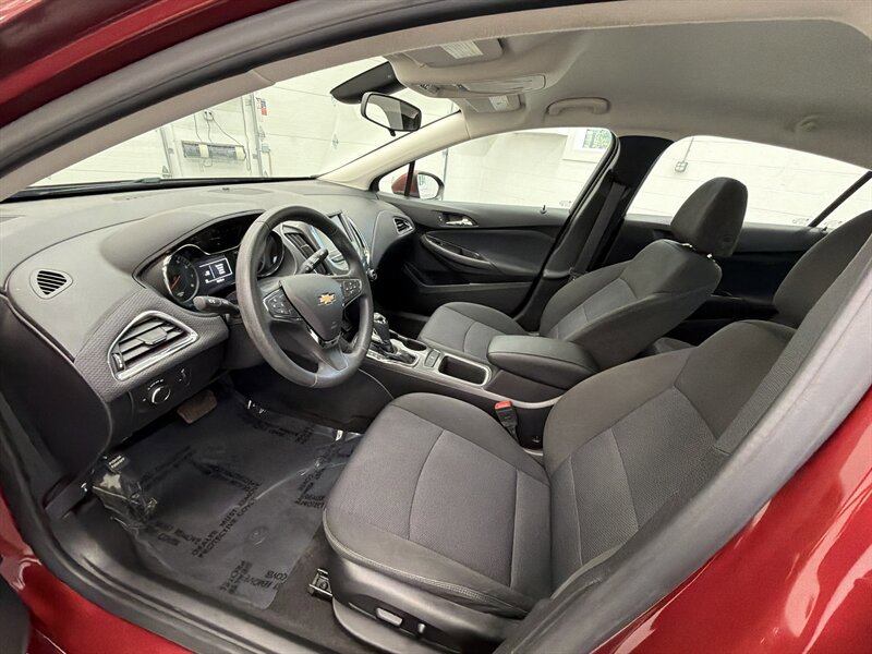 Used 2017 Chevrolet Cruze LT w/ Convenience Package FWD image 10