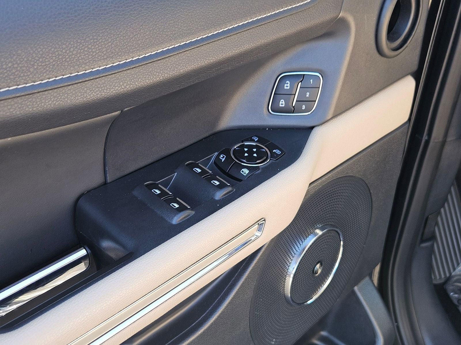 Certified 2023 Ford Expedition Limited image 12