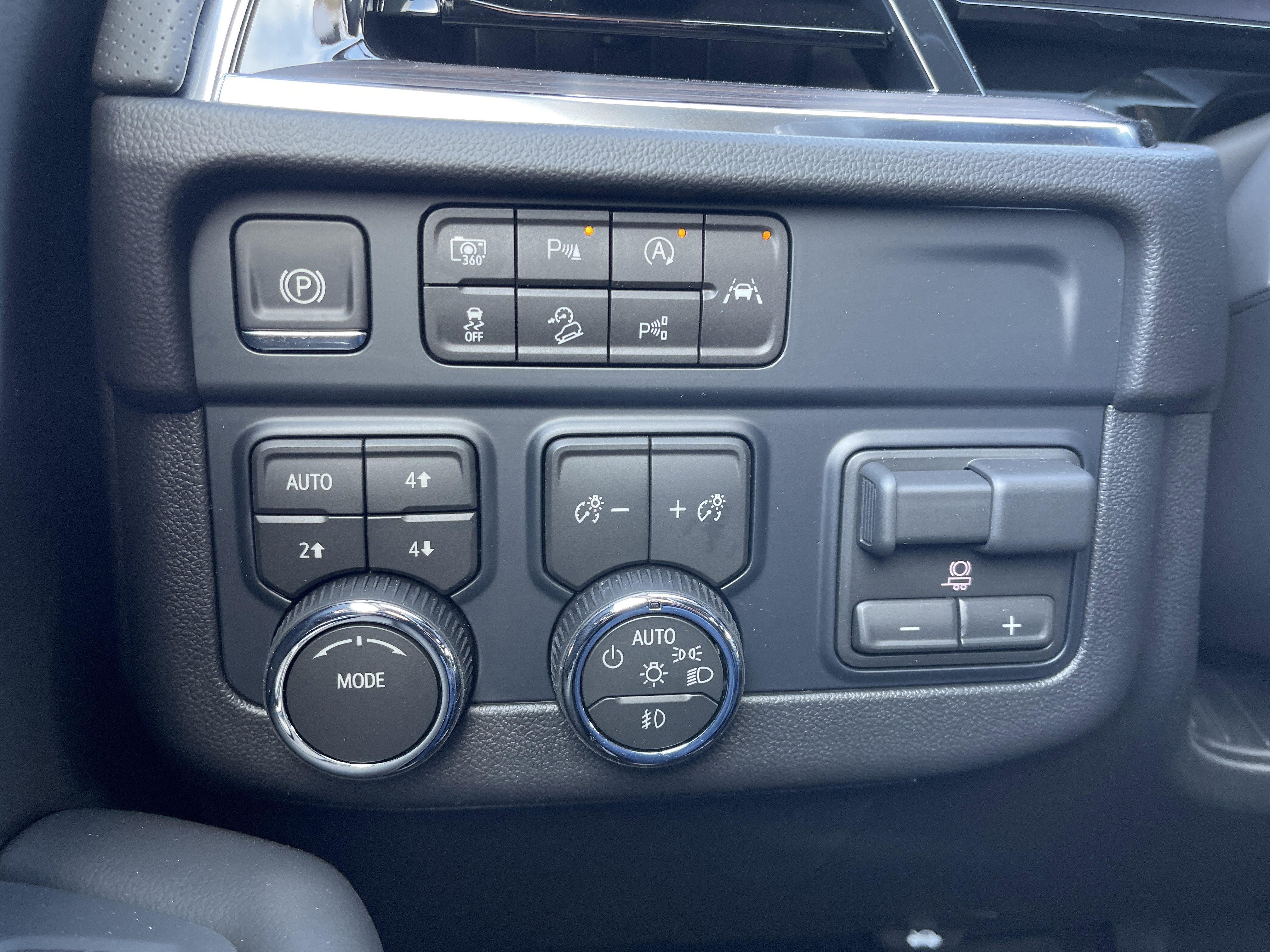 New 2026 Chevrolet Suburban Premier image 23