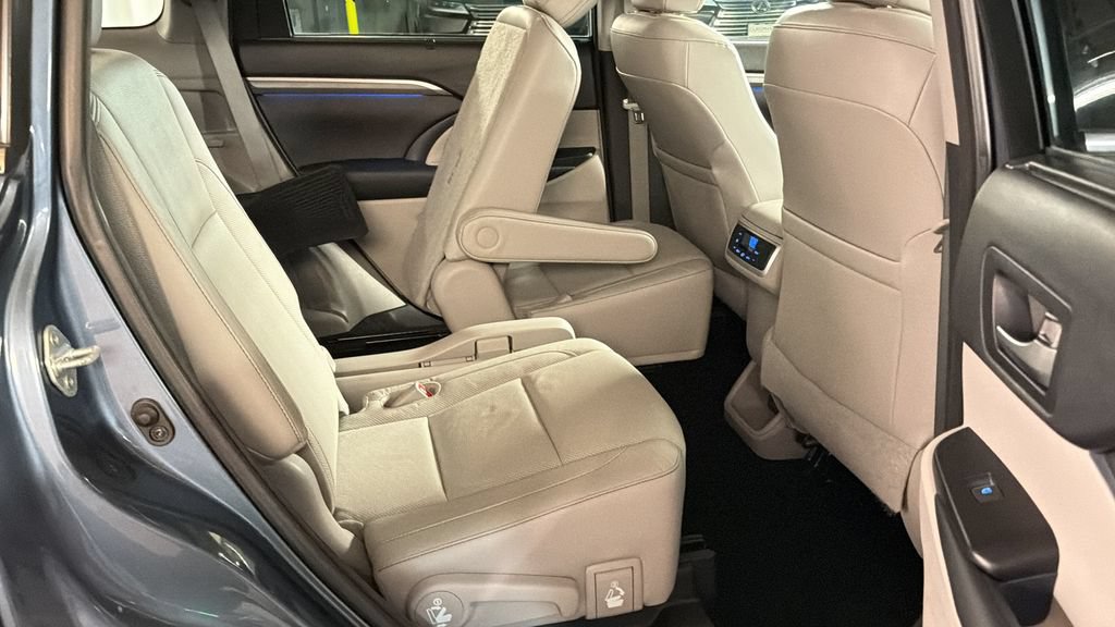 Used 2017 Toyota Highlander Limited AWD/4WD image 13
