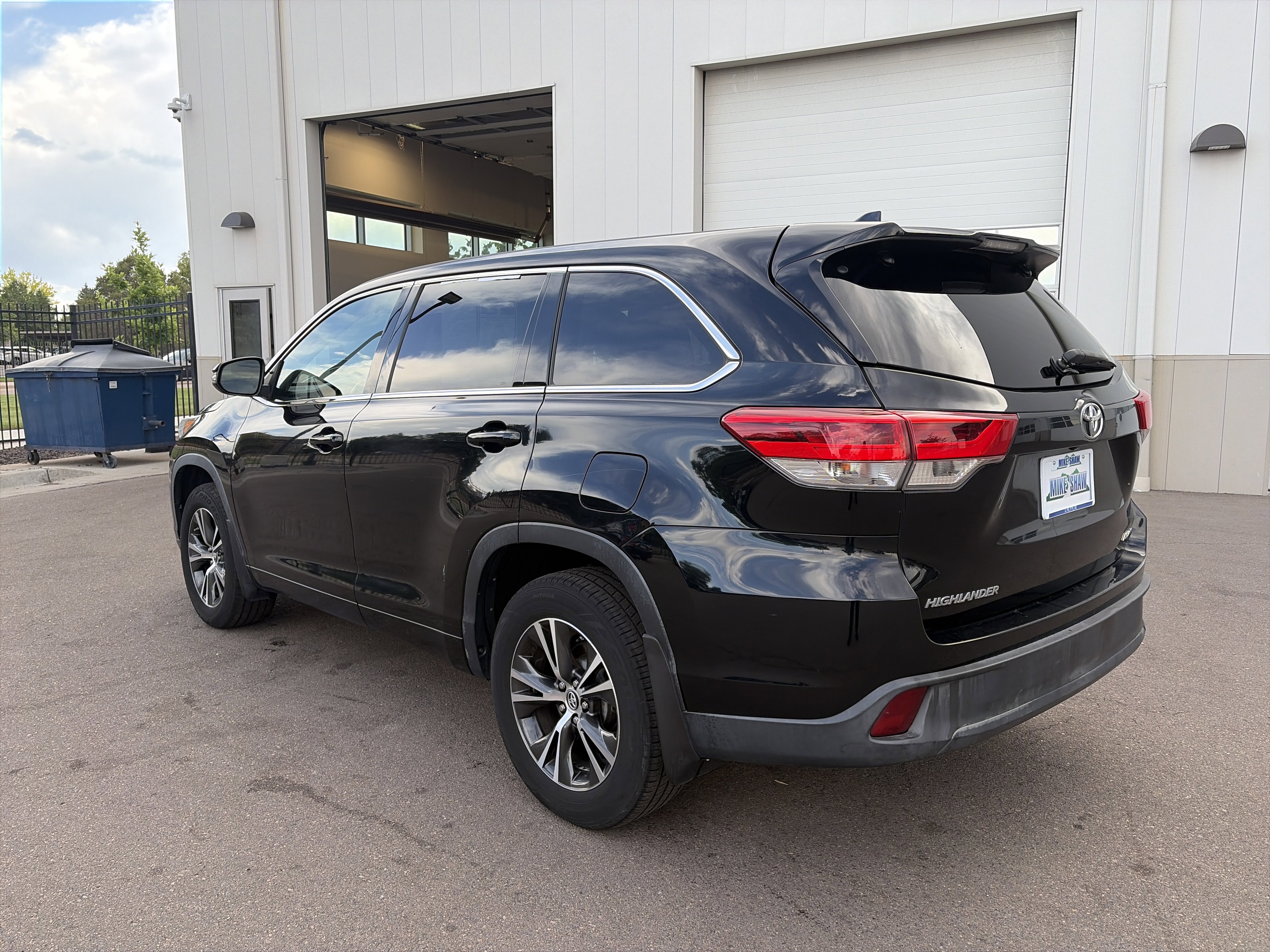 Used 2018 Toyota Highlander Plus AWD/4WD image 9