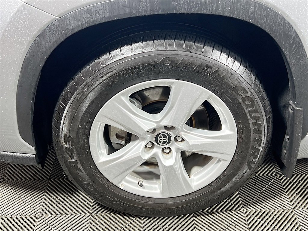 Certified 2022 Toyota Highlander LE image 29