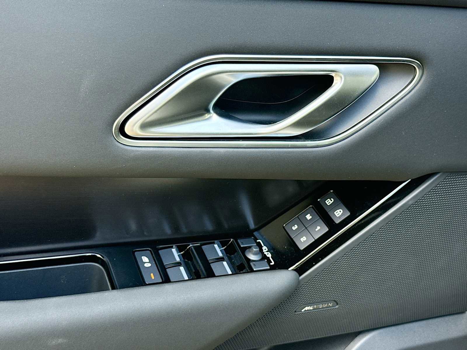 New 2026 Land Rover Range Rover Velar Dynamic SE AWD/4WD image 13