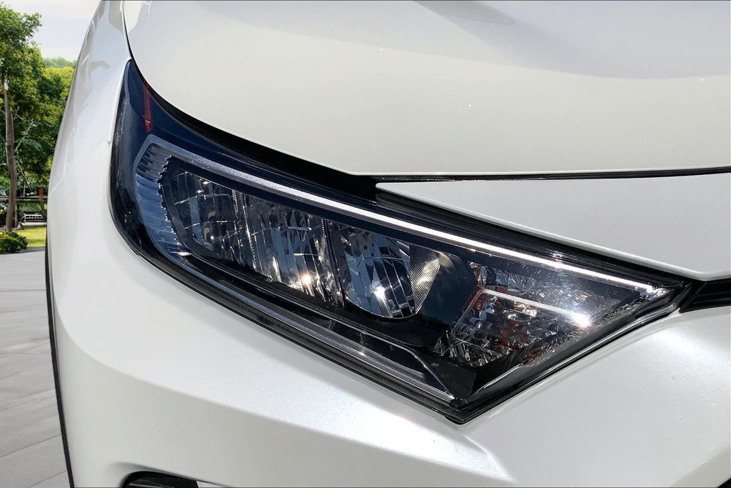 Used 2021 Toyota RAV4 XLE Premium FWD image 32