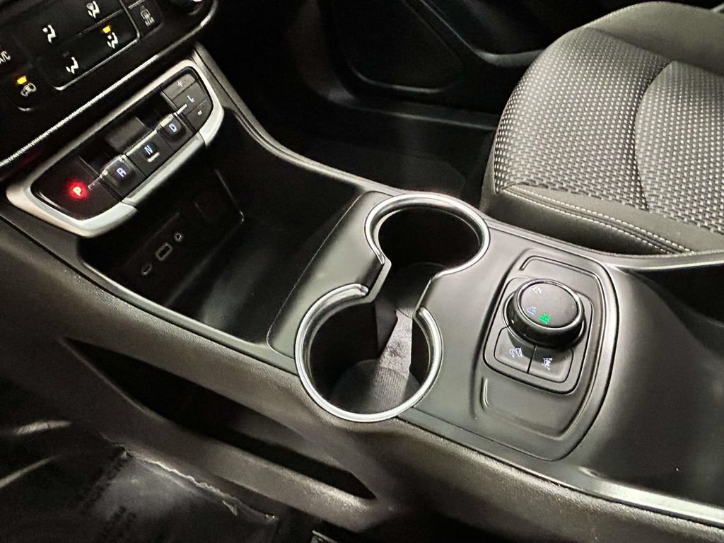 Used 2024 GMC Terrain SLE AWD/4WD image 16